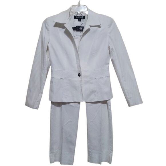 Kasper Women’s  White Cropped Slim PantSuit Size 4 Jacket Size 6 Pants - Picture 9 of 14